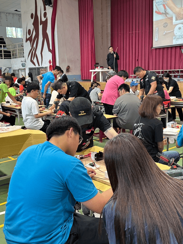 PATRONI 安全鞋見證新匠堂水電職人手把手教授學生電線安裝