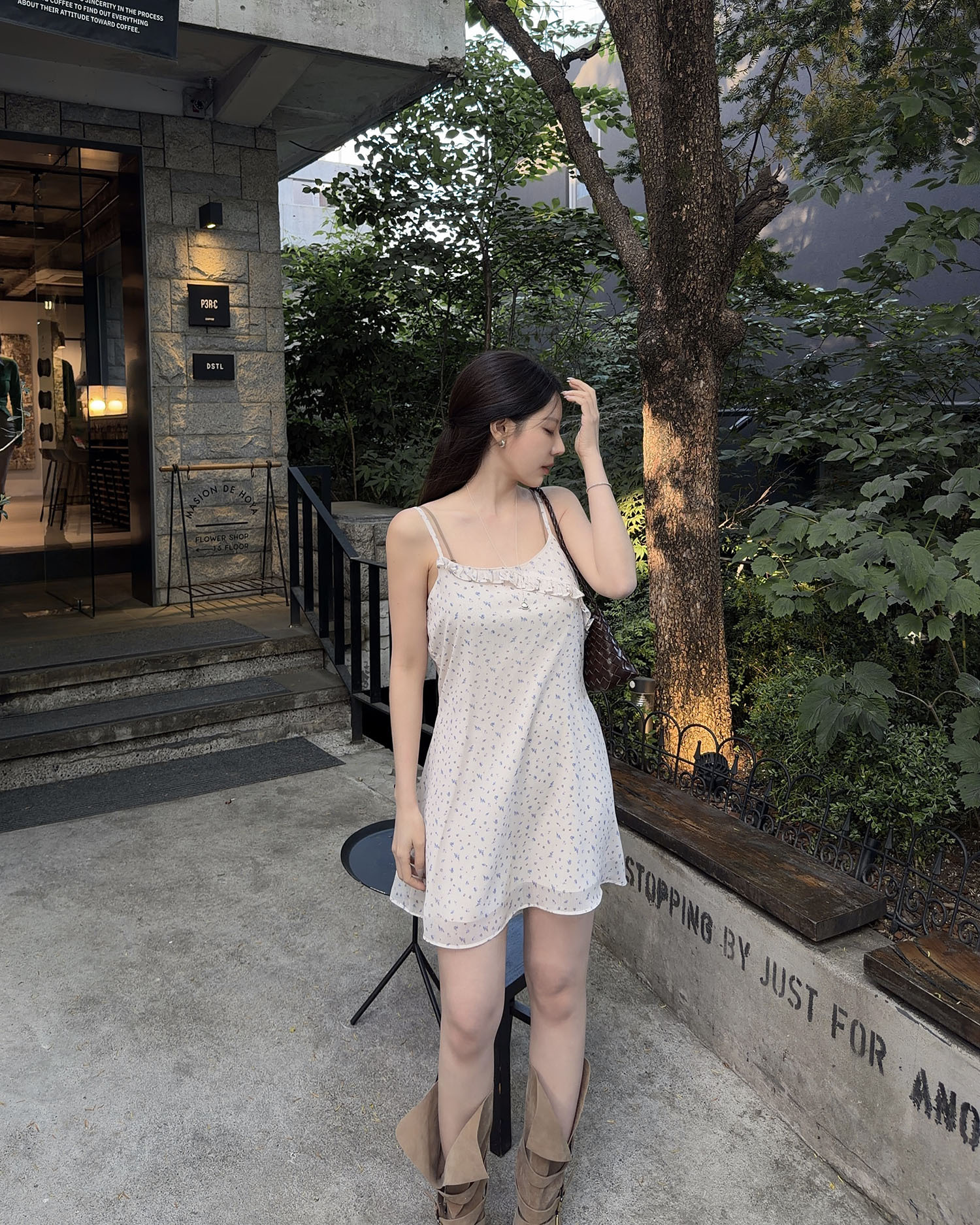 D5014 細肩碎花短洋 / 米杏+藍碎花