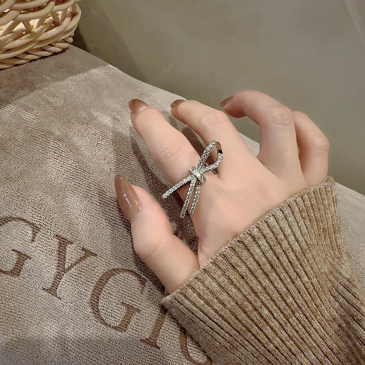 Gy”Éclat Doux 白金鑽立體蝴蝶結開口戒