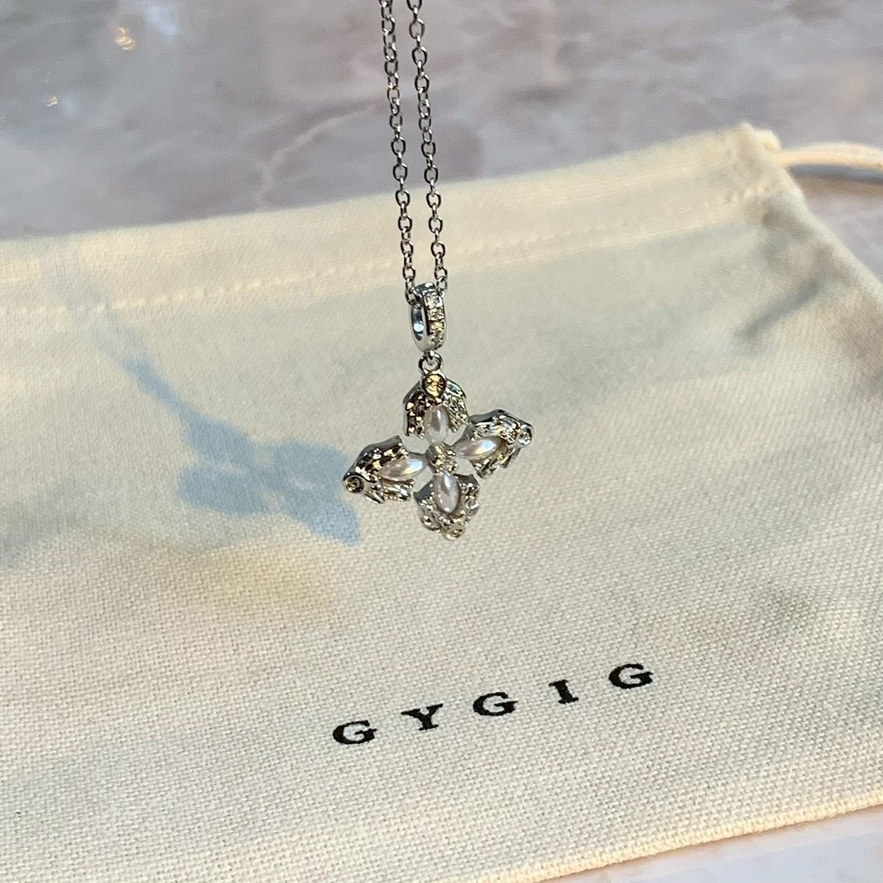 Gy”soft Brilliance白貝銀十字藤花白金鑽項鍊