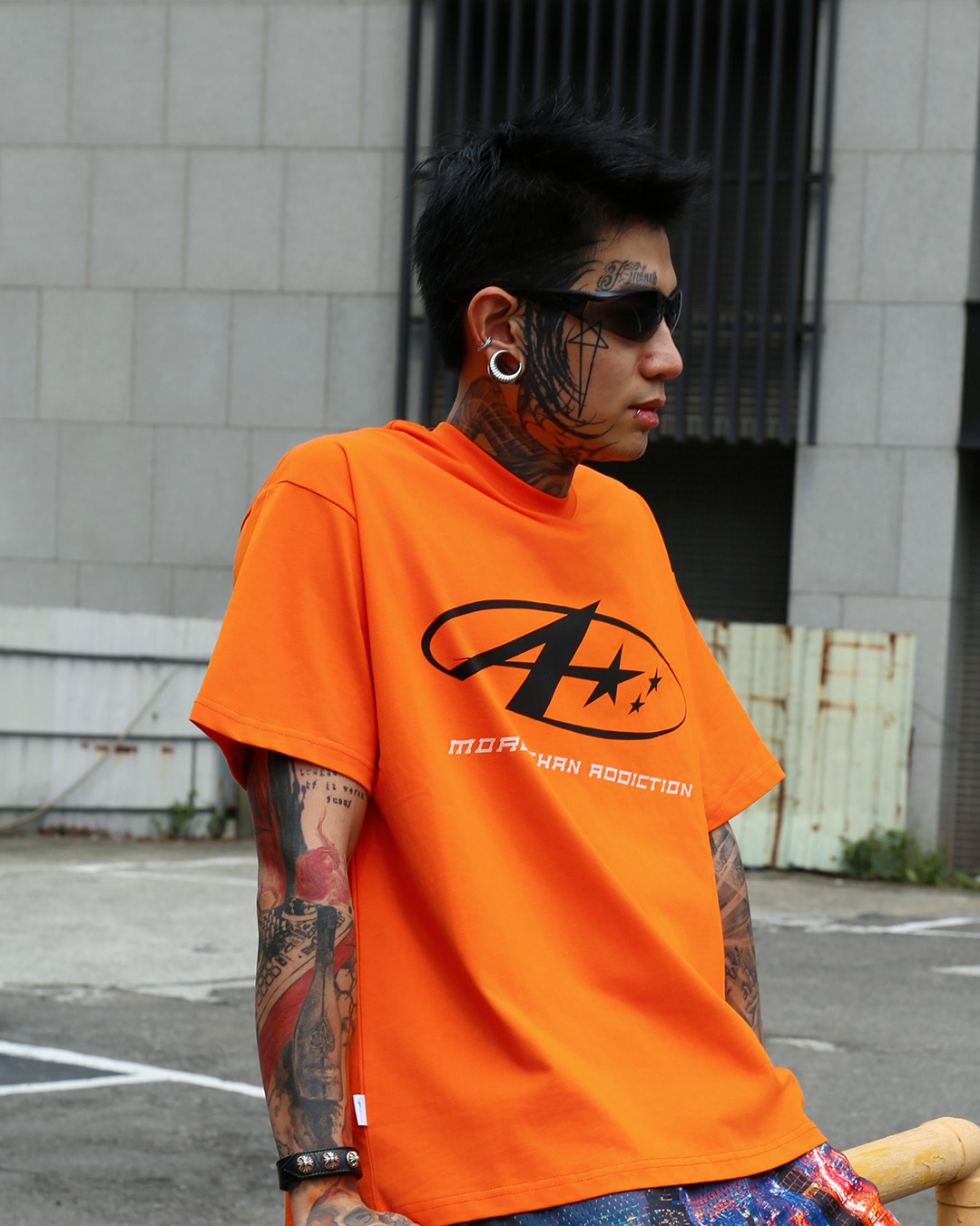 MTA ASTER BOXY TEE 白色 橘色 印花 星星 純棉 街頭 短T【M26ST2】