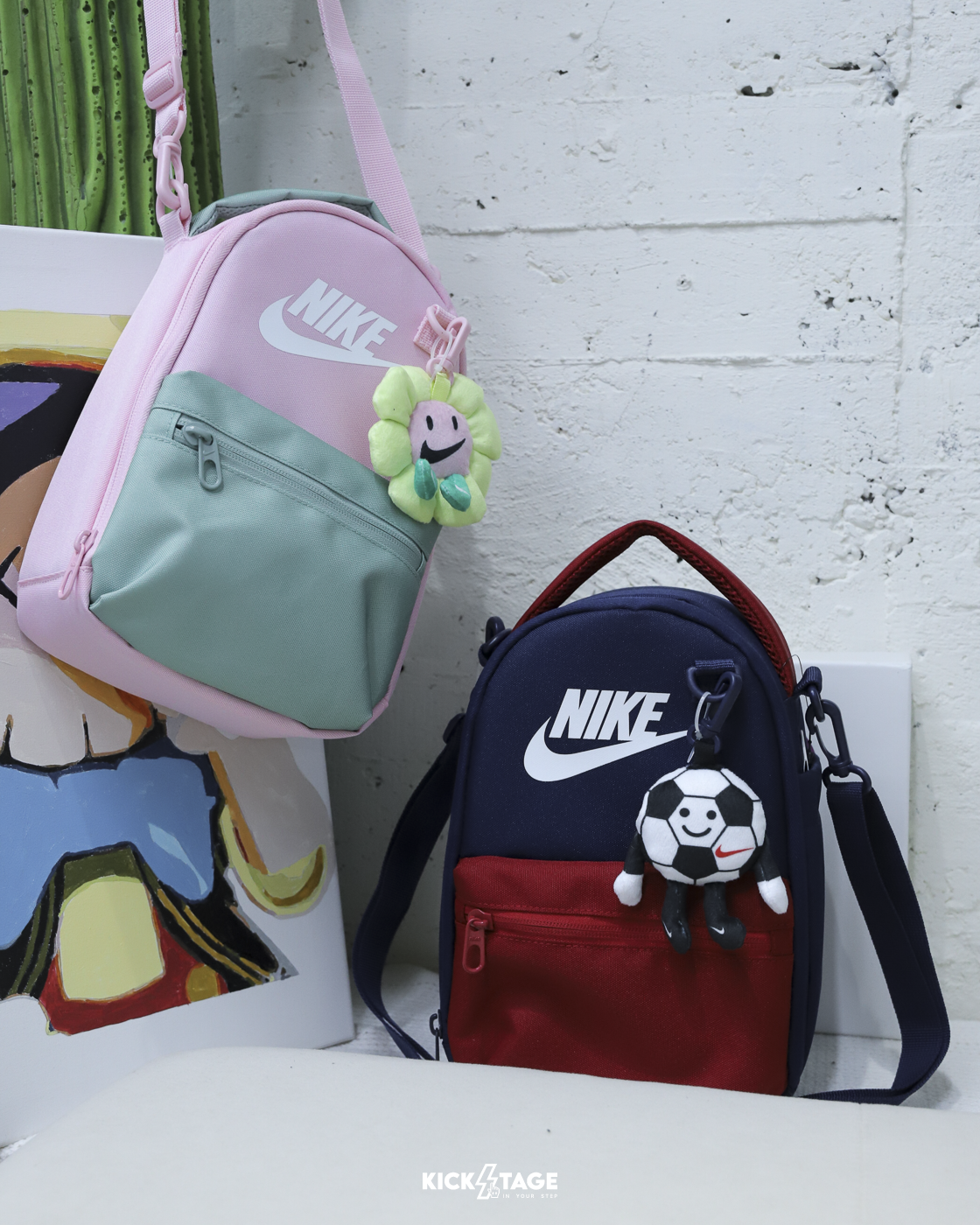 NIKE BUDDIES LUNCH TOTE 靛藍 柔粉 名牌 掛飾 6L 斜背 小背包 午餐包 肩背包【NY2623001GS】