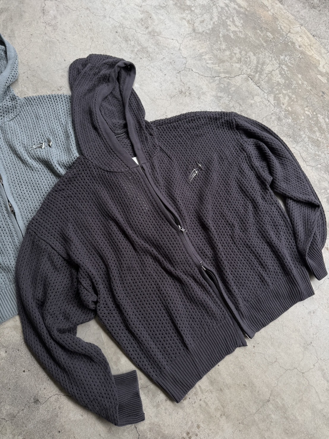 EAL E’TREALOUEST 26SS  Hole Knit Double Zipper Sweater