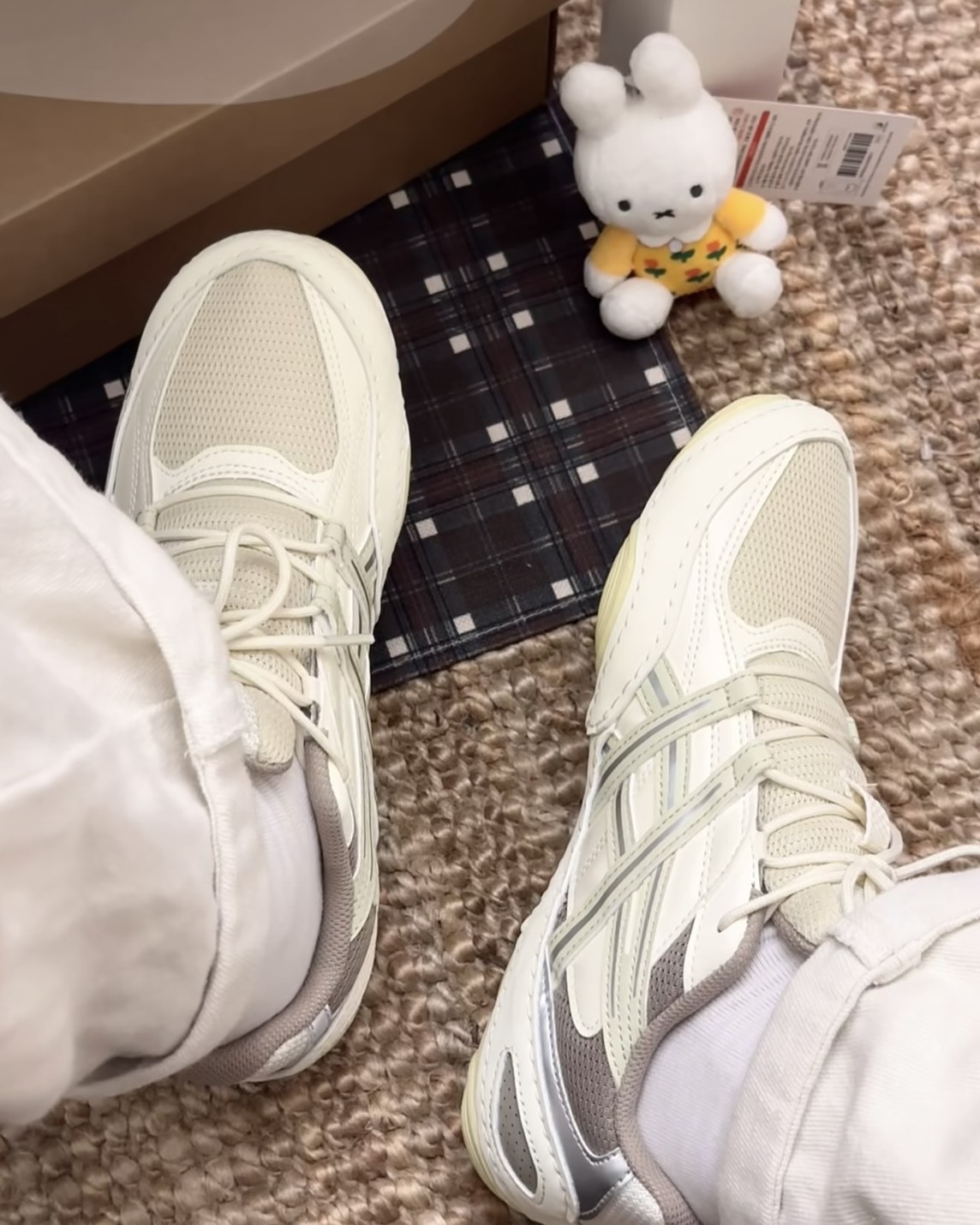 【預購】ASICS HYPERSYNC 淡黃色 1203A879250
