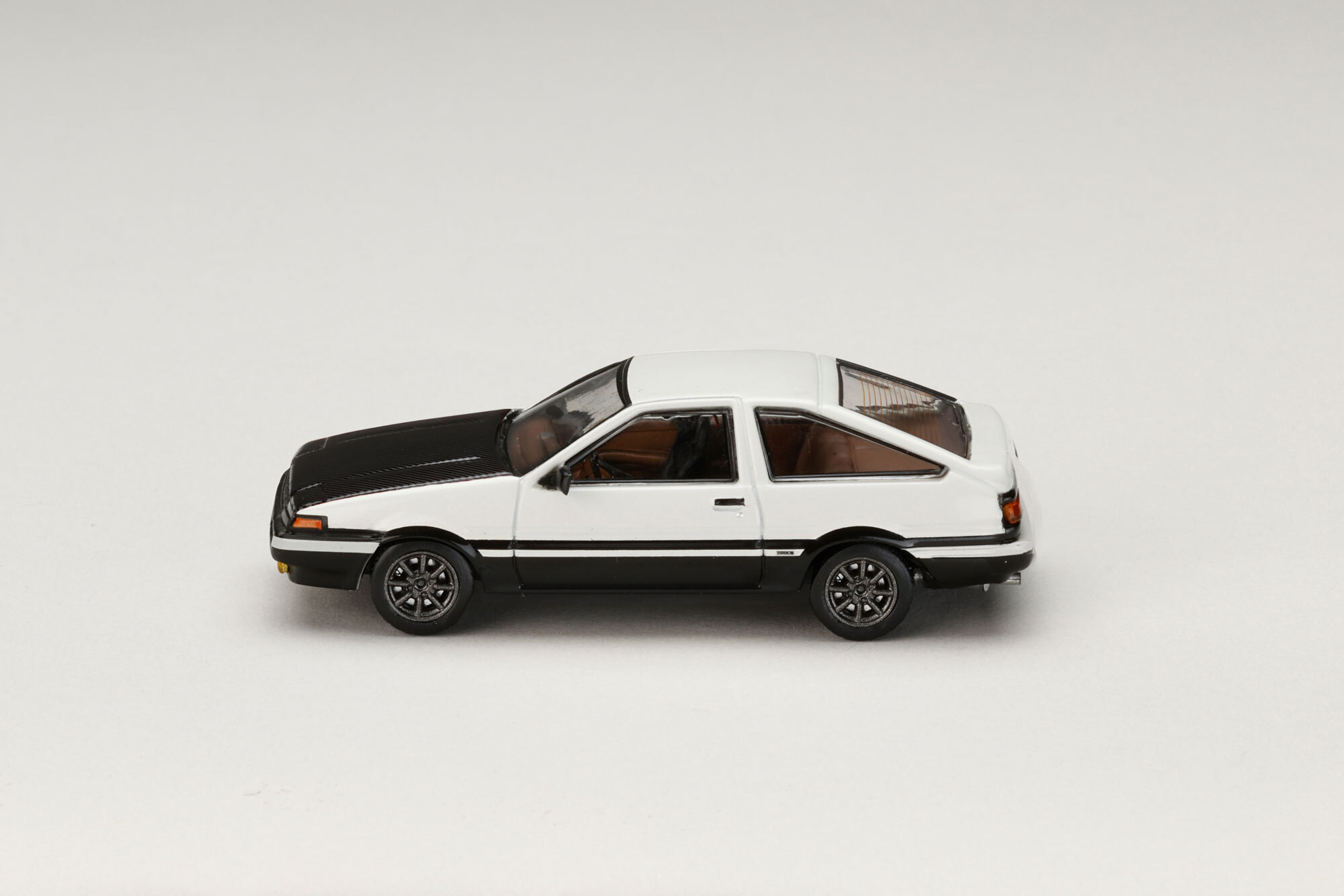 預訂:1/64 HOBBY JAPAN Toyota SPRINTER TRUNEO (AE86) GT-APEX JDM CUSTOMIZED VERSION / CARBON BONNET (HJ644008WB  )