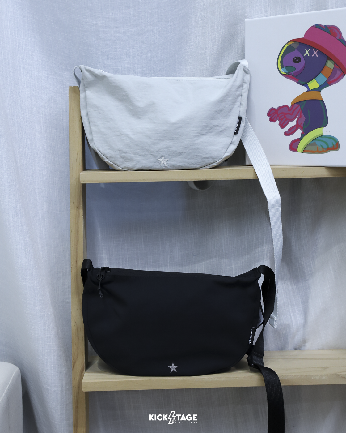 CONVERSE MINI CITY MESSANGER BAG 黑 白 星星 刺繡 可調整 側背包 郵差包 斜背包【UA5951】