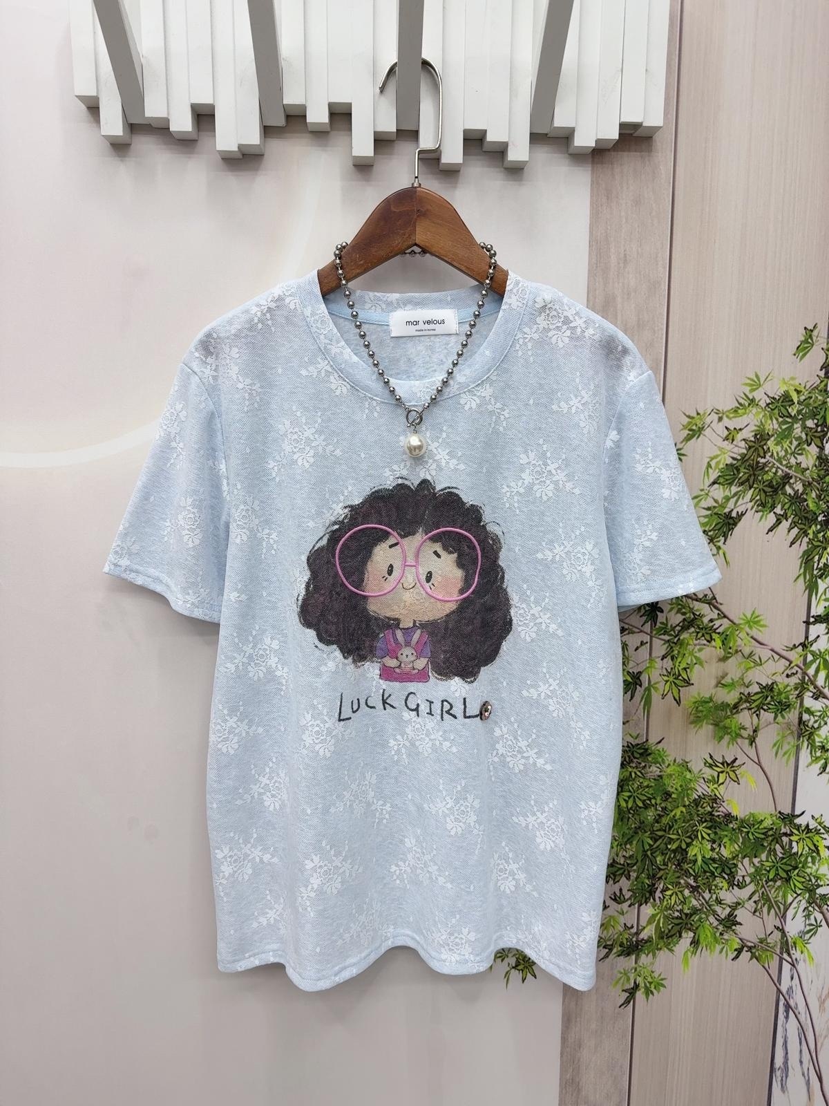 Ma牌子四眼少女拼lace top ~162T