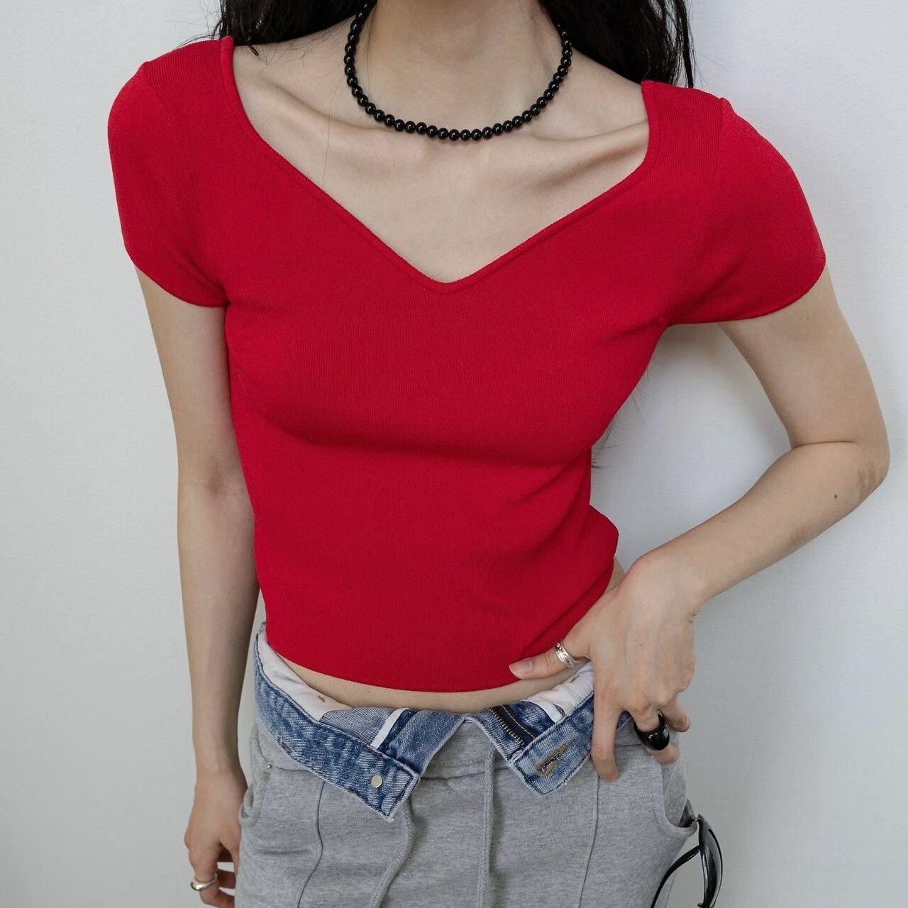 寬V質感坑條上衣