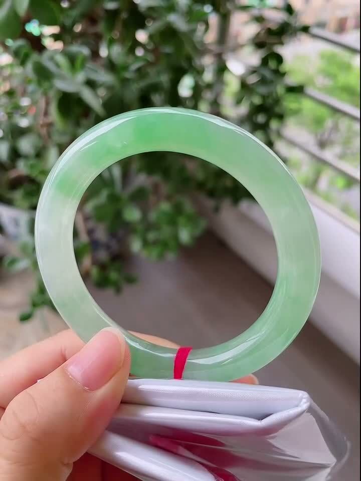 冰飄綠圓條翡翠手鐲,天然翡翠A玉, 緬甸玉, Jade, Jadeite