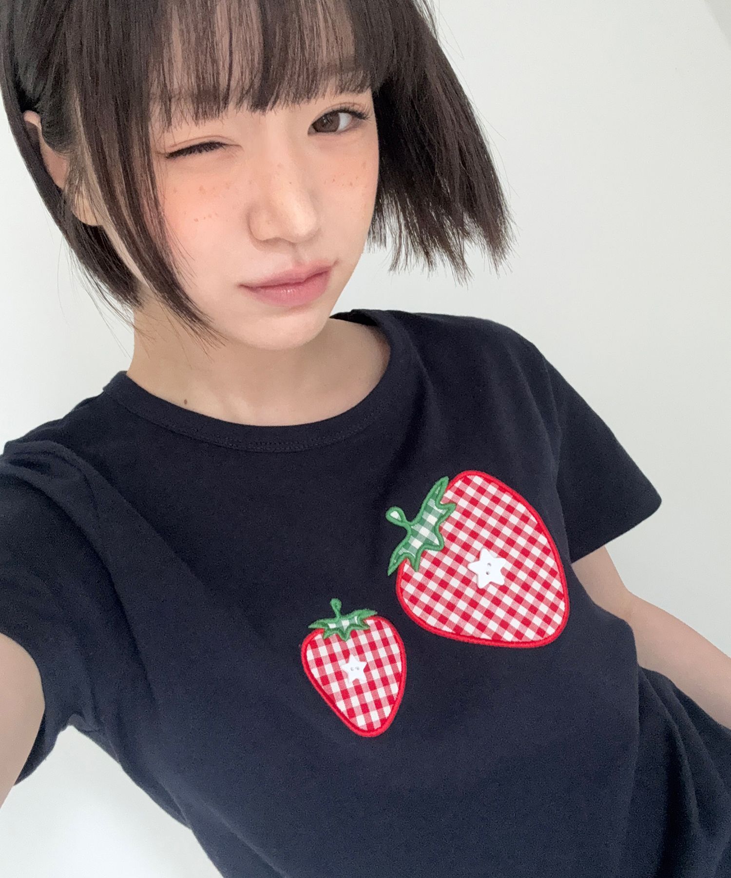 SLEEKGLOW 格紋草莓貼布刺繡 T 恤 海軍藍 SGBF14HT0030-2