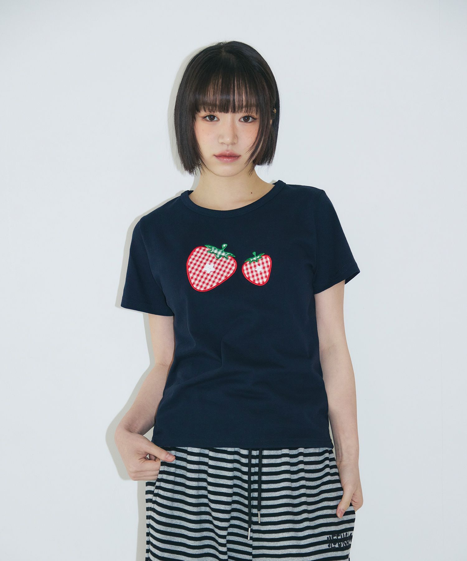 SLEEKGLOW 格紋草莓貼布刺繡 T 恤 海軍藍 SGBF14HT0030-2