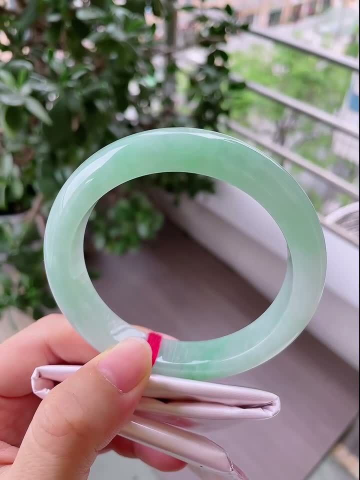 4185841 62mm冰飄綠翡翠手鐲 (60-62)