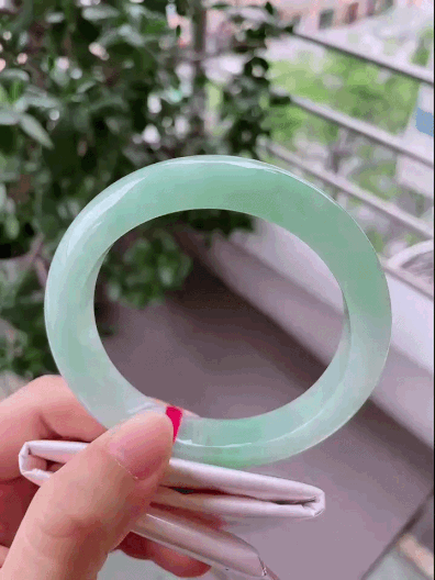 4185841 62mm冰飄綠翡翠手鐲 (60-62)