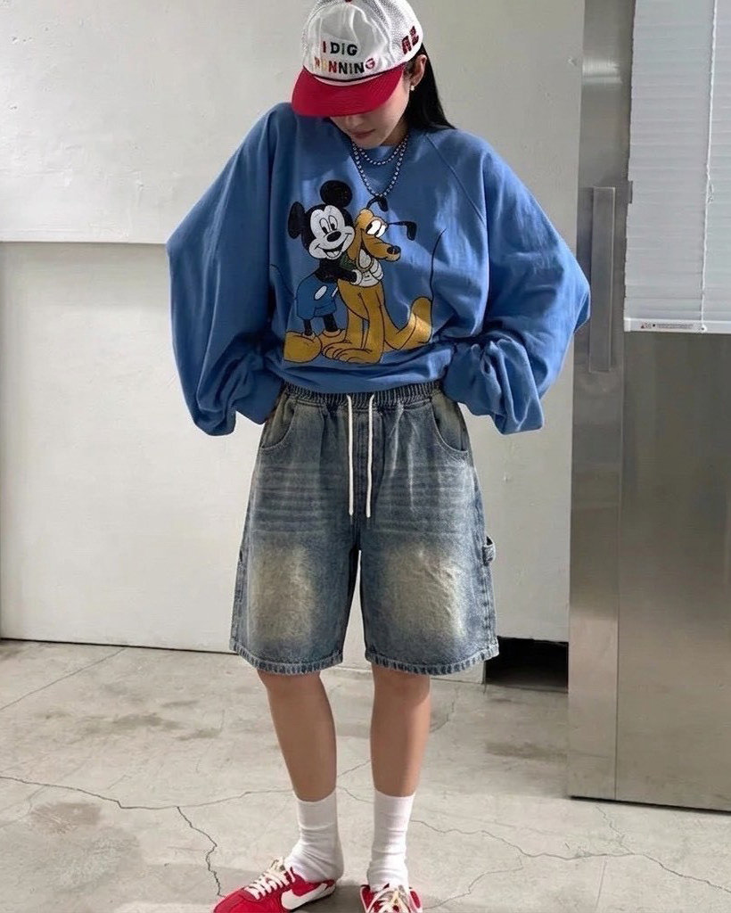 #95899 韓國水洗畫家牛仔短褲 藍 女生室內穿搭照