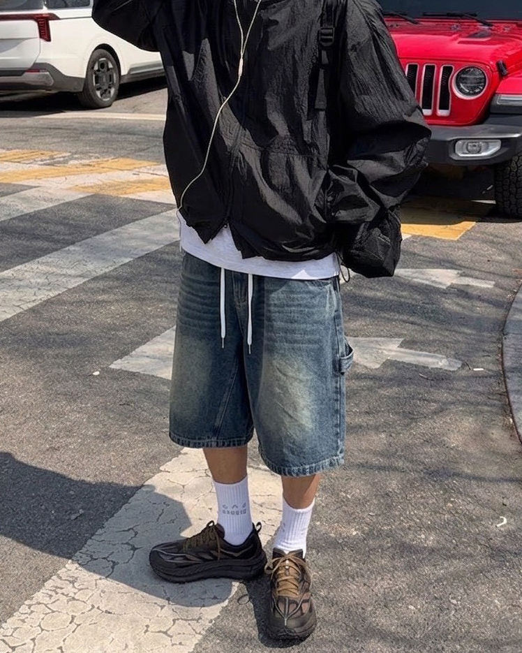 #95899 韓國水洗畫家牛仔短褲 藍 男生室外穿搭照