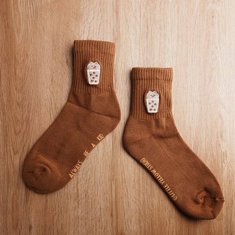 小黃間｜刺繡短筒襪｜珍奶熊