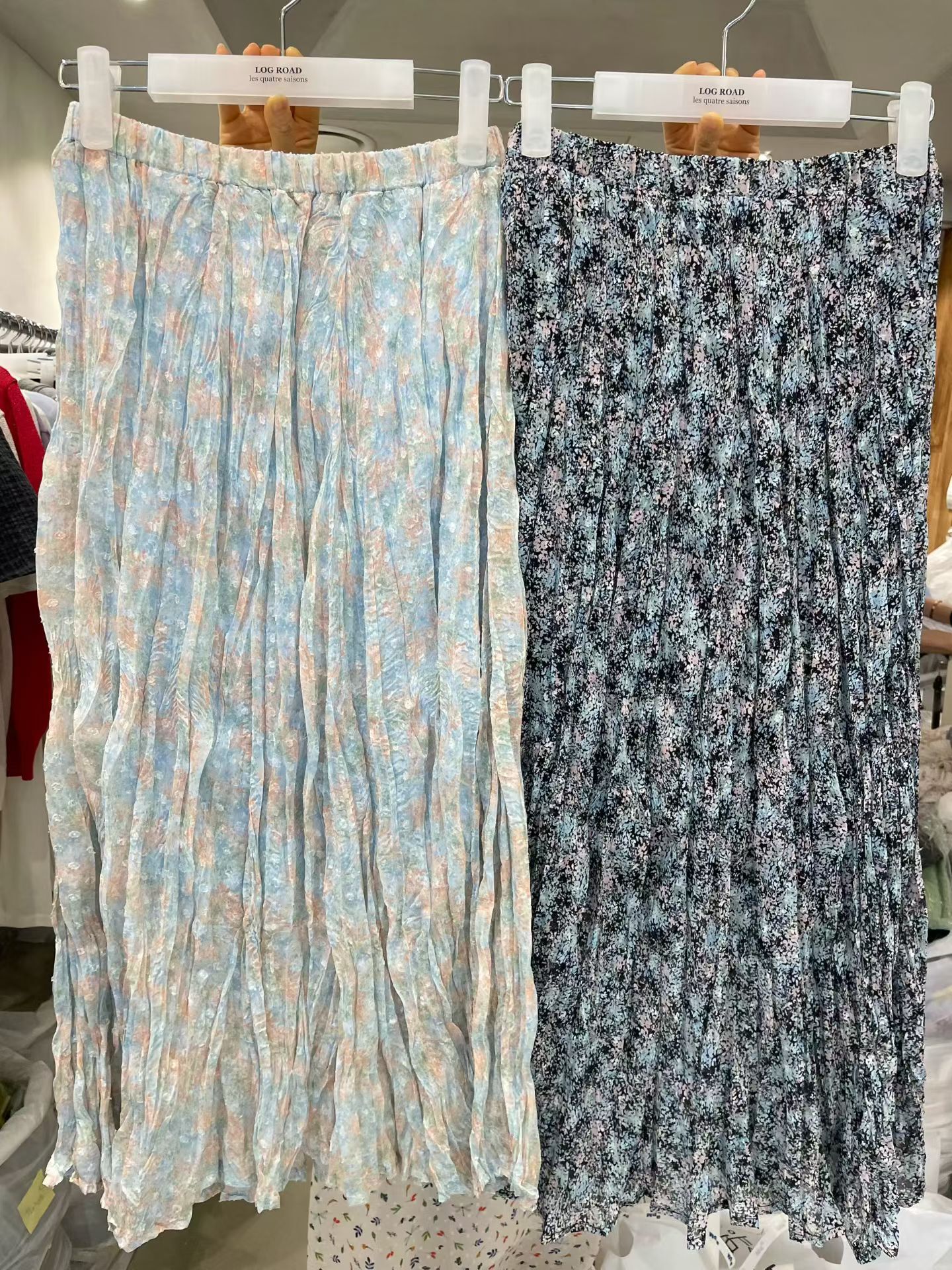 LR6237 混色小花波浪百褶長裙