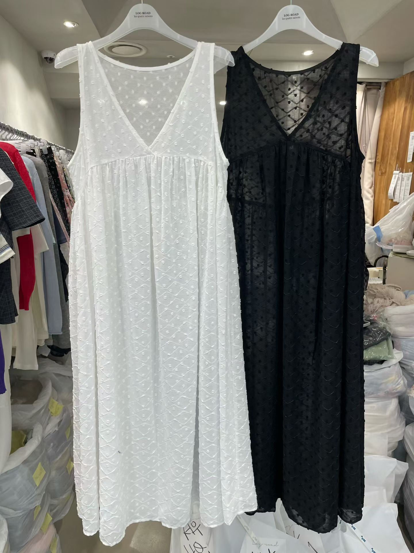 LR6239 菱格暗紋V領外搭連身裙