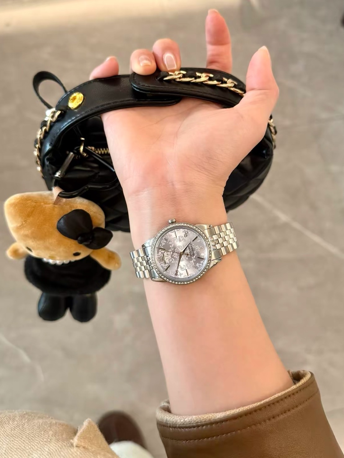 VIVIENNE WESTWOOD 西太后 浮雕碎花藍 銀鑽 石英錶