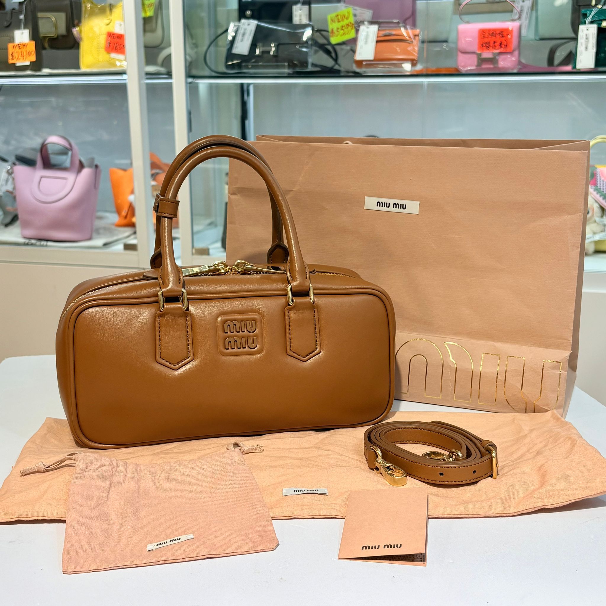 全新 Miu Miu Arcadie 5BB148 焦糖色小牛皮 保齡球包 #張員瑛同款 #BRAND NEW #香榭站正品