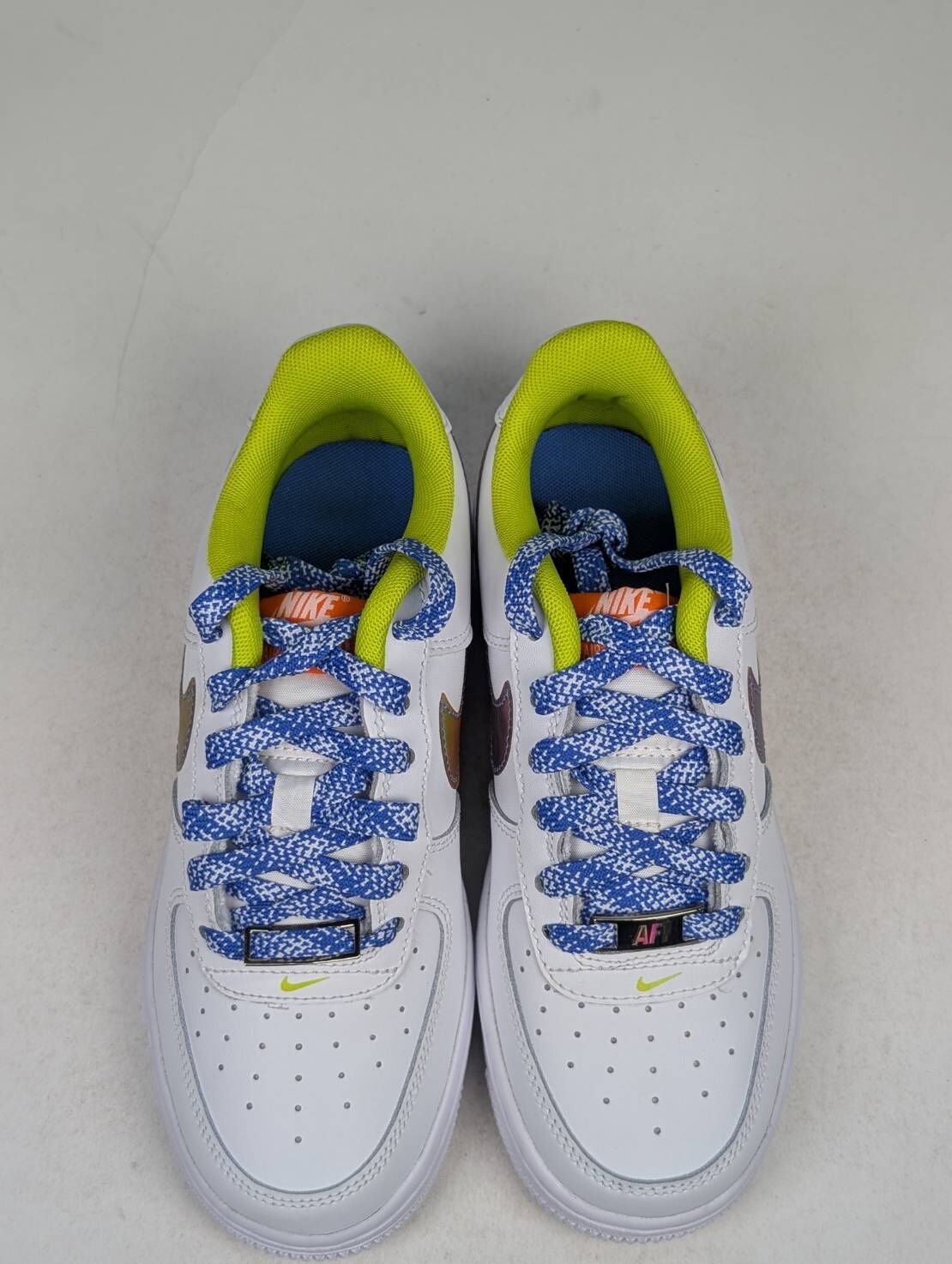 微瑕疵-左右腳鞋面中底鞋底鞋舌環色差 DQ7767-100 3.5Y Nike Air Force 1 LV8 (GS) 變色勾勾 特殊鞋帶 女款