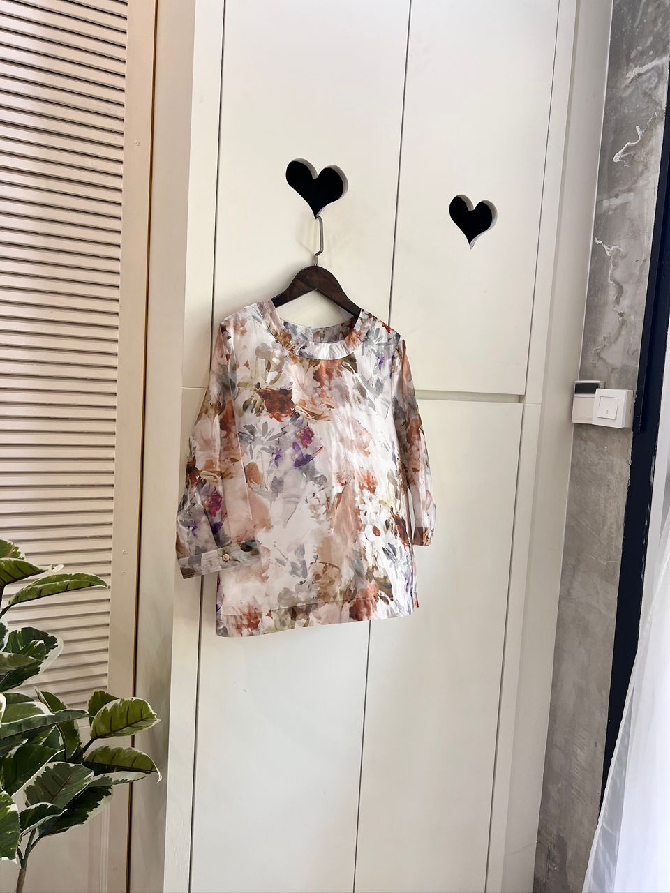 B4319 RM129 ▶️抽象花上衣 👉M(B:100cm L:61cm) L(B:106cm L:64cm) XL(B:112cm L:65cm) 2XL(B:116cm L:67cm) 3XL(B:120cm L:68cm)