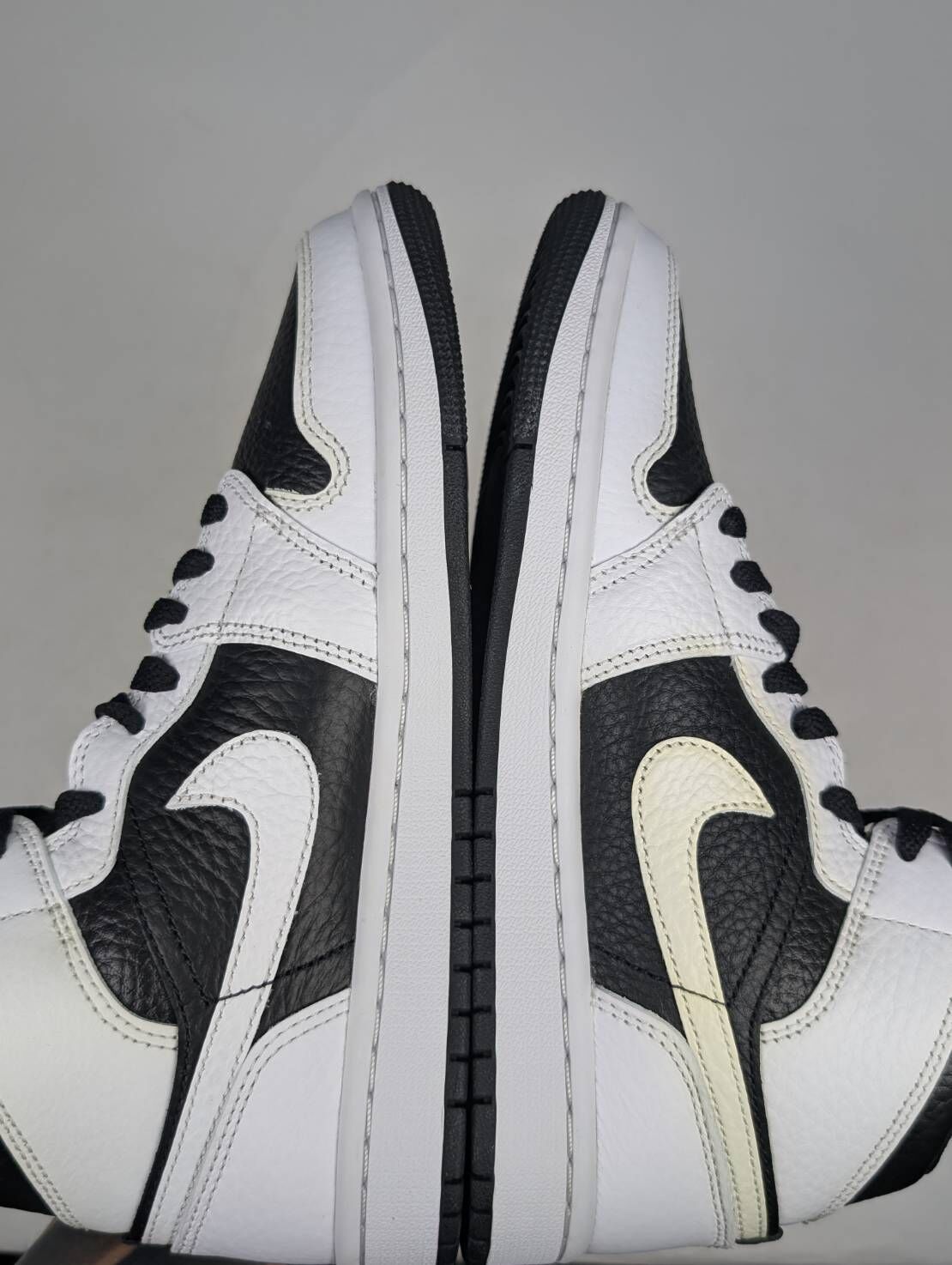 微瑕疵-左右腳內外側泛黃 DR0501-101 W7 Air Jordan 1 Mid SE "Homage" Split W 陰陽熊貓 黑白 女鞋 男女段