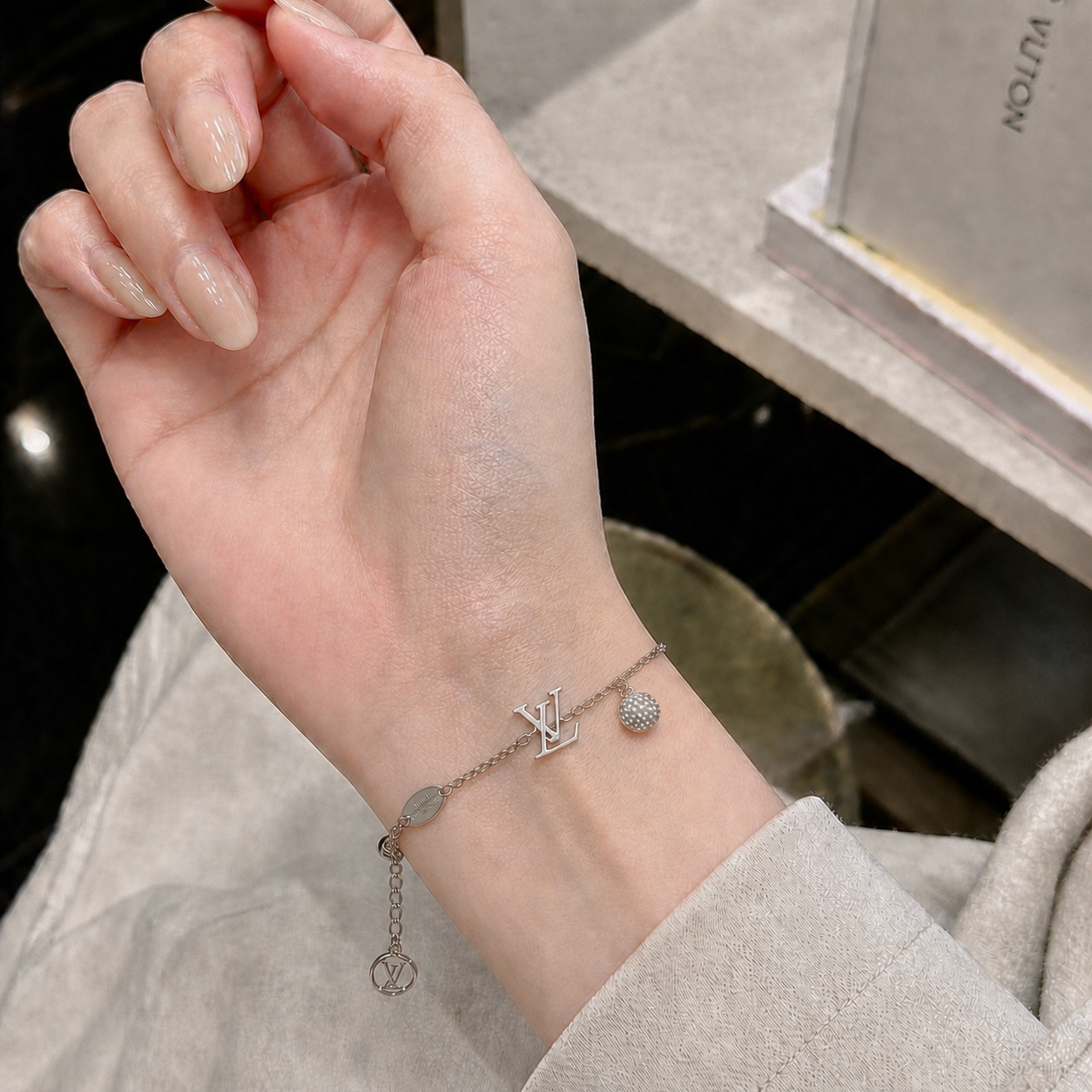 18k”lconic Louisa Strass白金滿鑽球字母手鍊”高奢定製