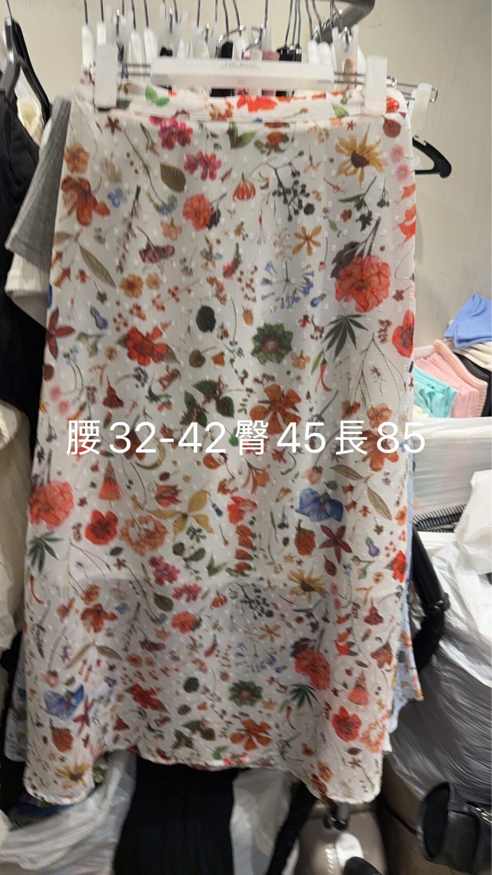 LR6218 花卉暗點點直筒裙