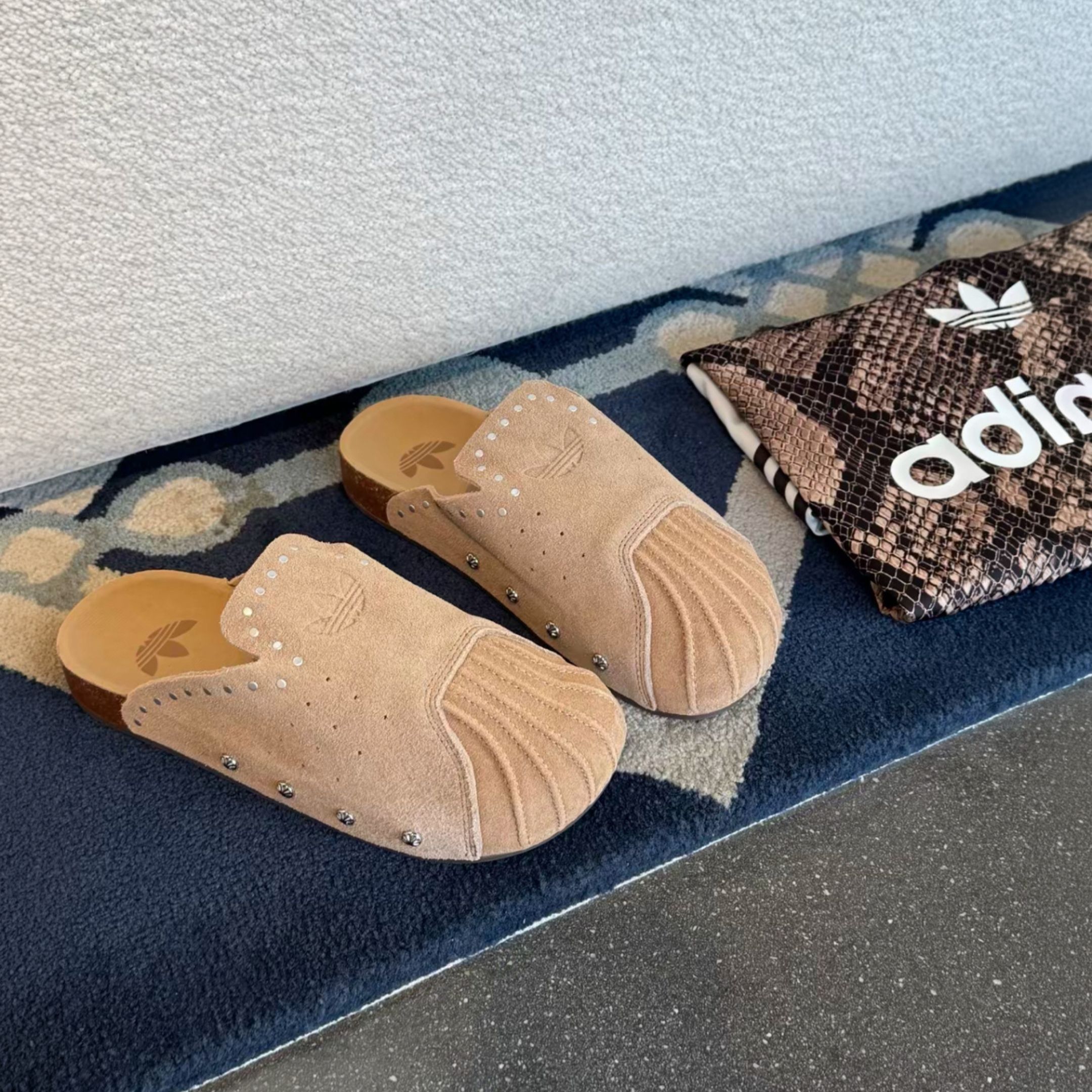 NICEDAY 代購 Adidas Originals Adimule SuperSrar 駝色 棕色 舒適 包頭 拖鞋 懶人鞋 韓女 穿搭 KZ6604
