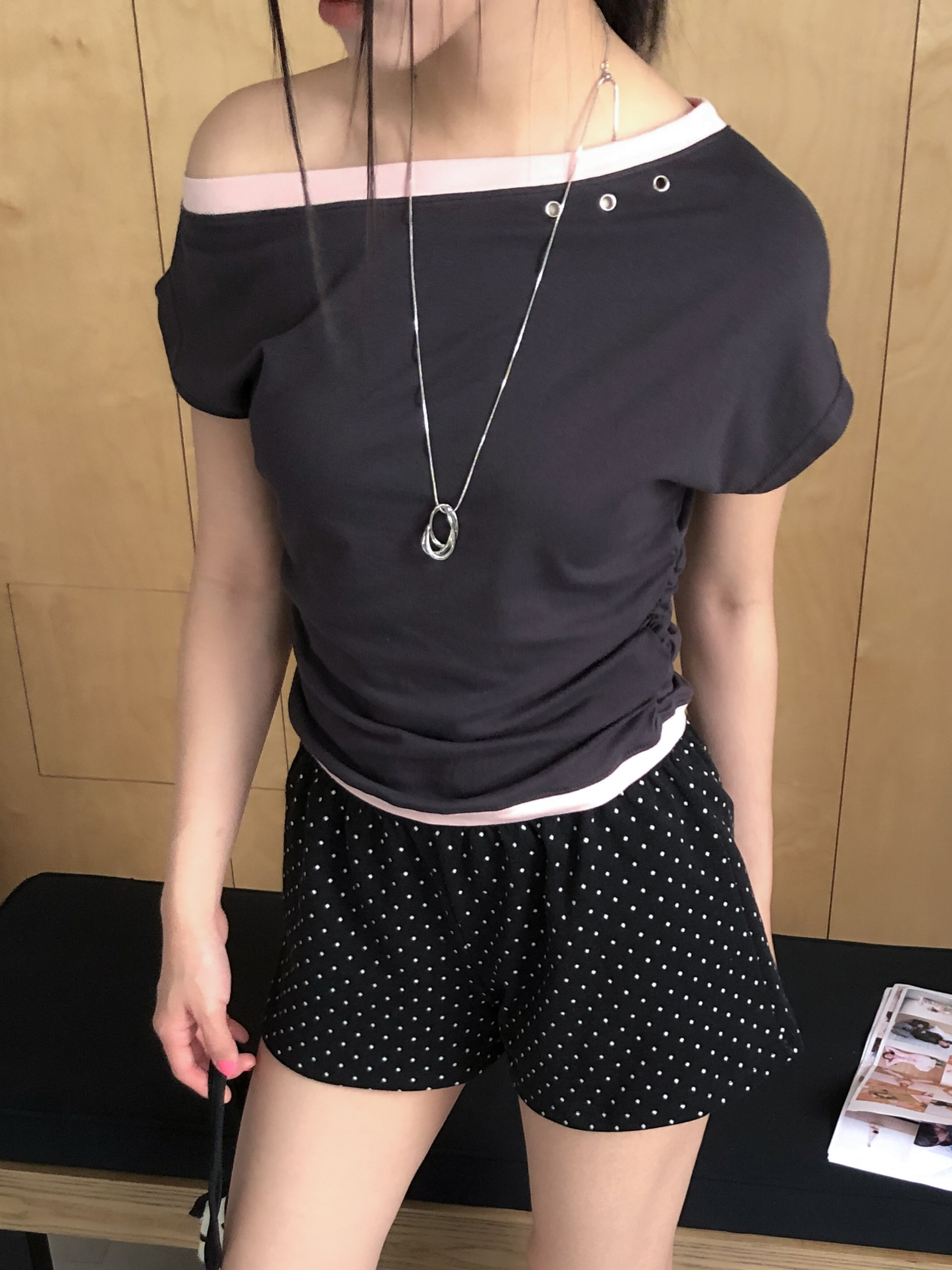 eyelet off-shoulder shirring tee #上衣