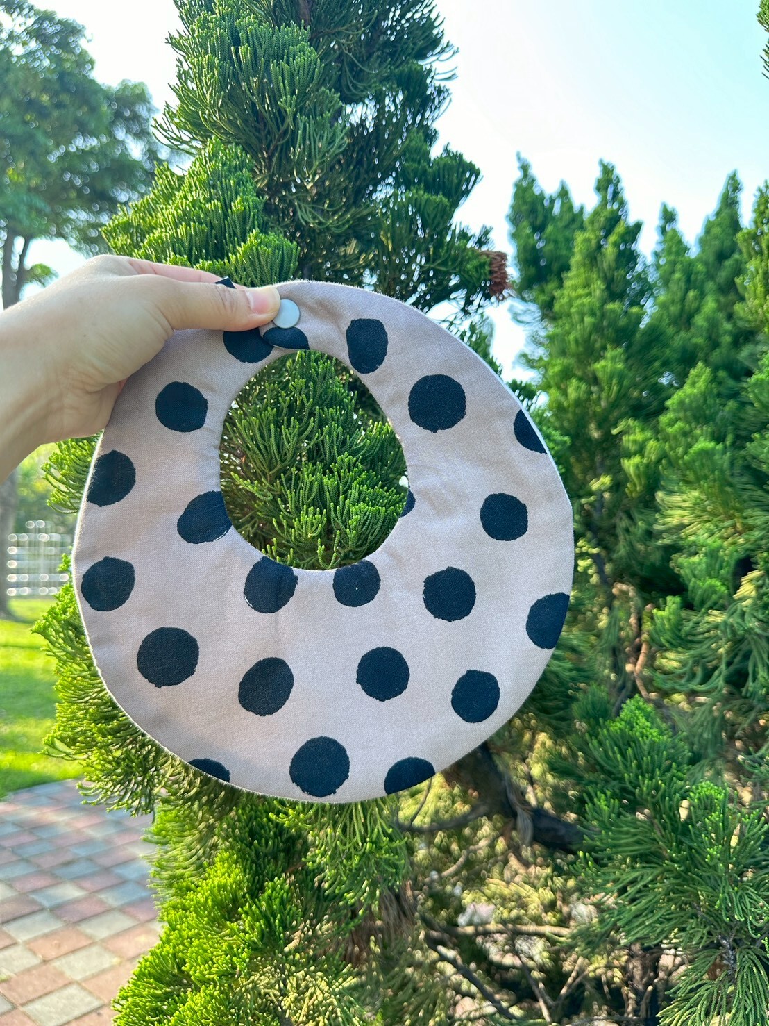 簡約黑點圍兜兜