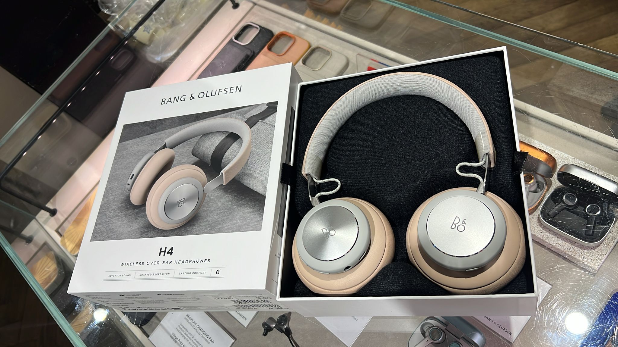 英國代購 (獨立訂單)-BANG & OLUFSEN H4 HEADPHONES