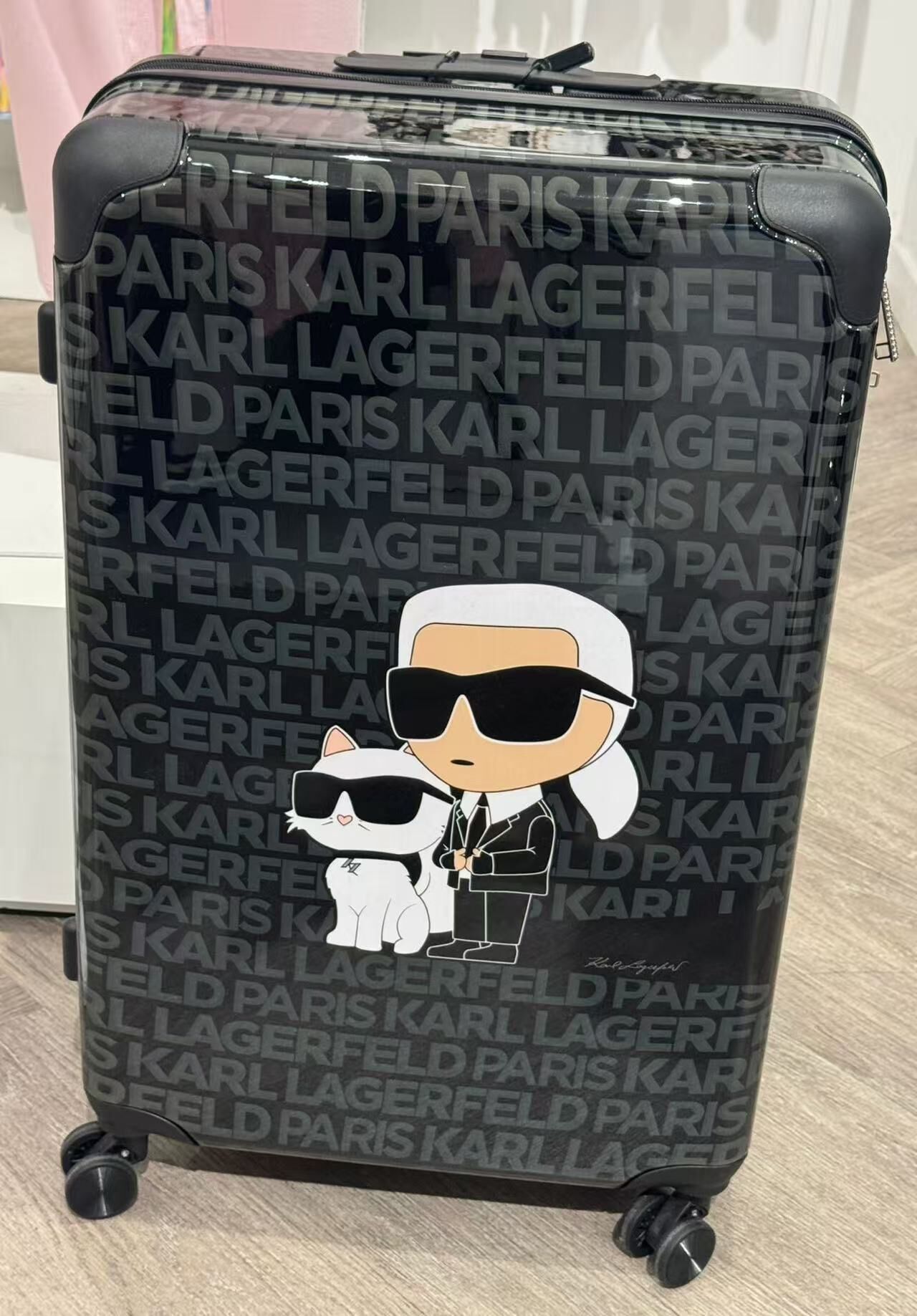 【預購】Karl Lagerfeld H050514 字母肖像行李箱 (28吋)