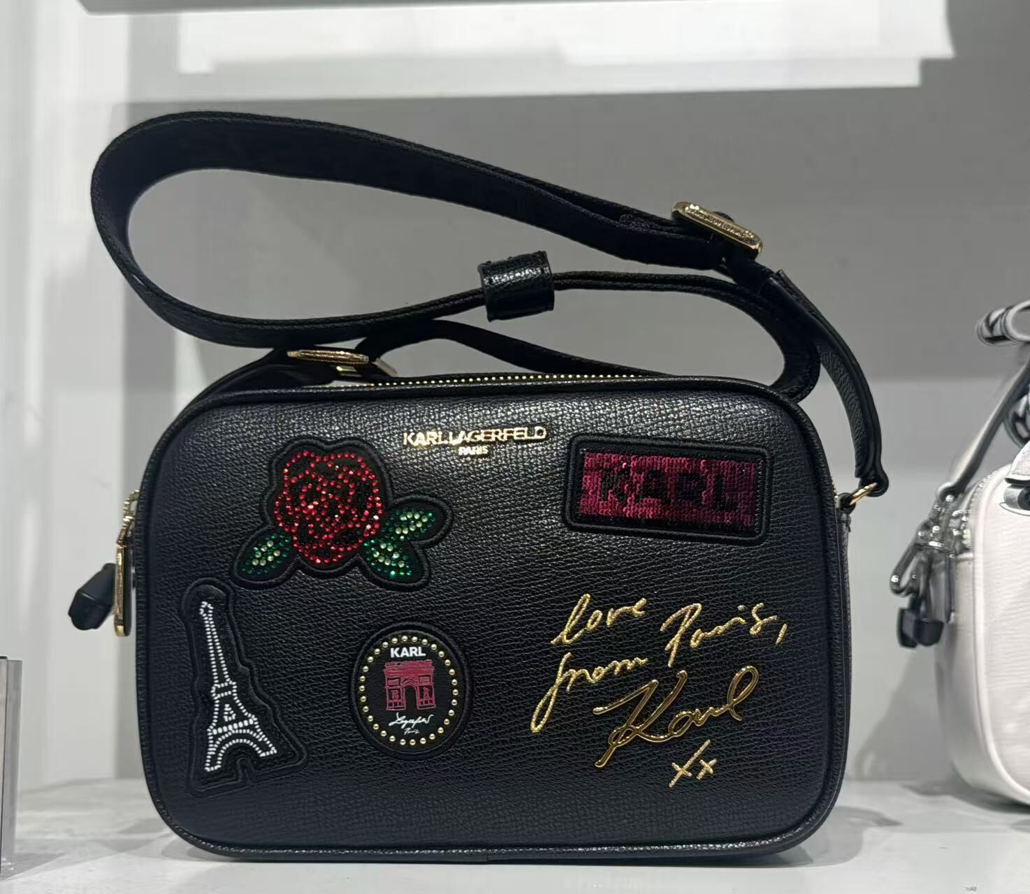 【預購】Karl Lagerfeld H050517 Maybelle巴黎徽章相機包