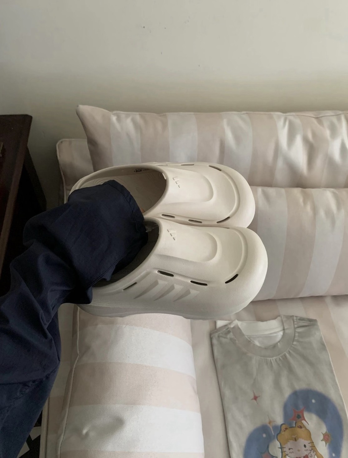 <雨天穿搭必備💦> Adidas OZWAVE CLOG 包頭拖鞋 奶白