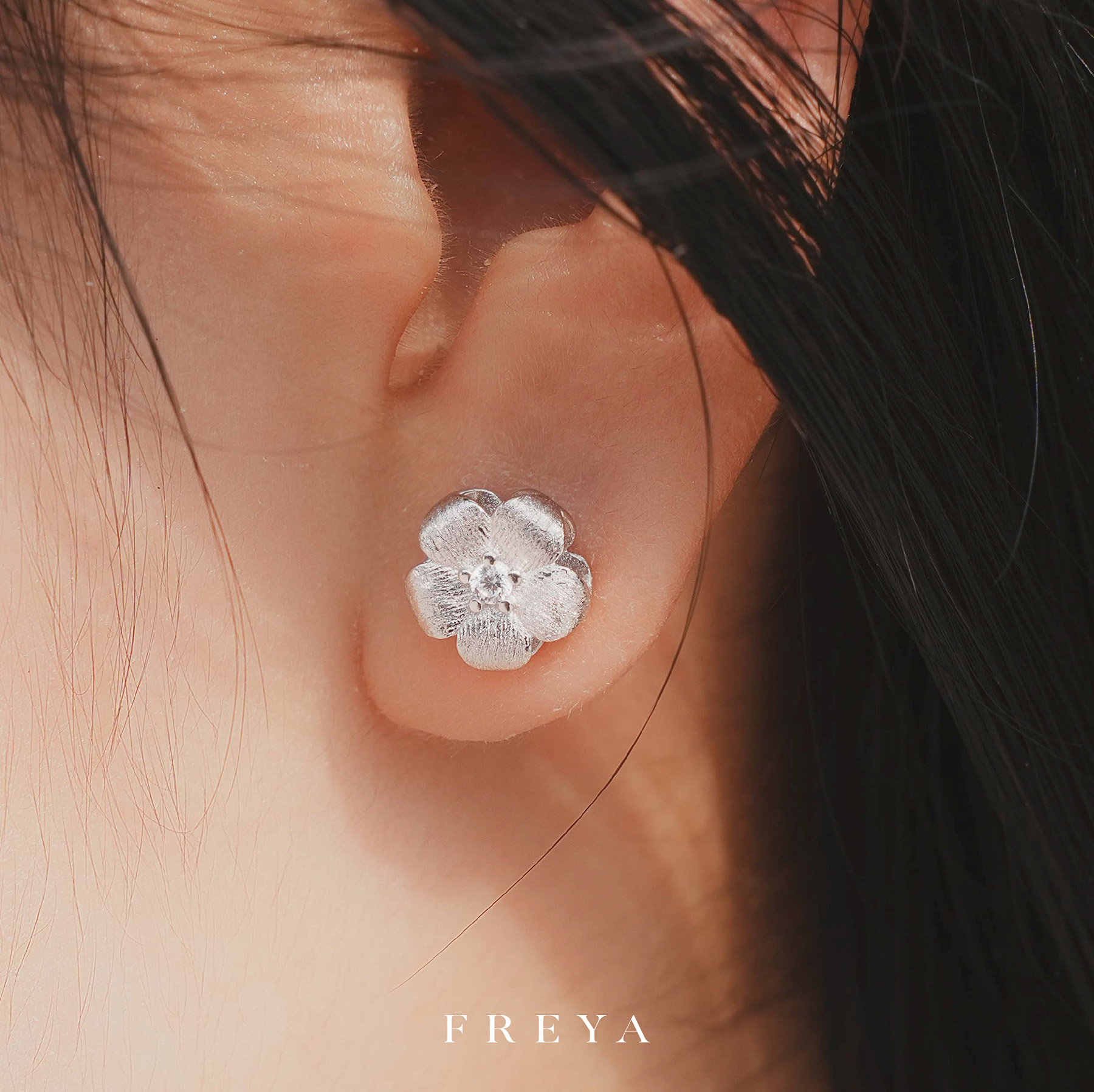 FREYA 茶花耳釘