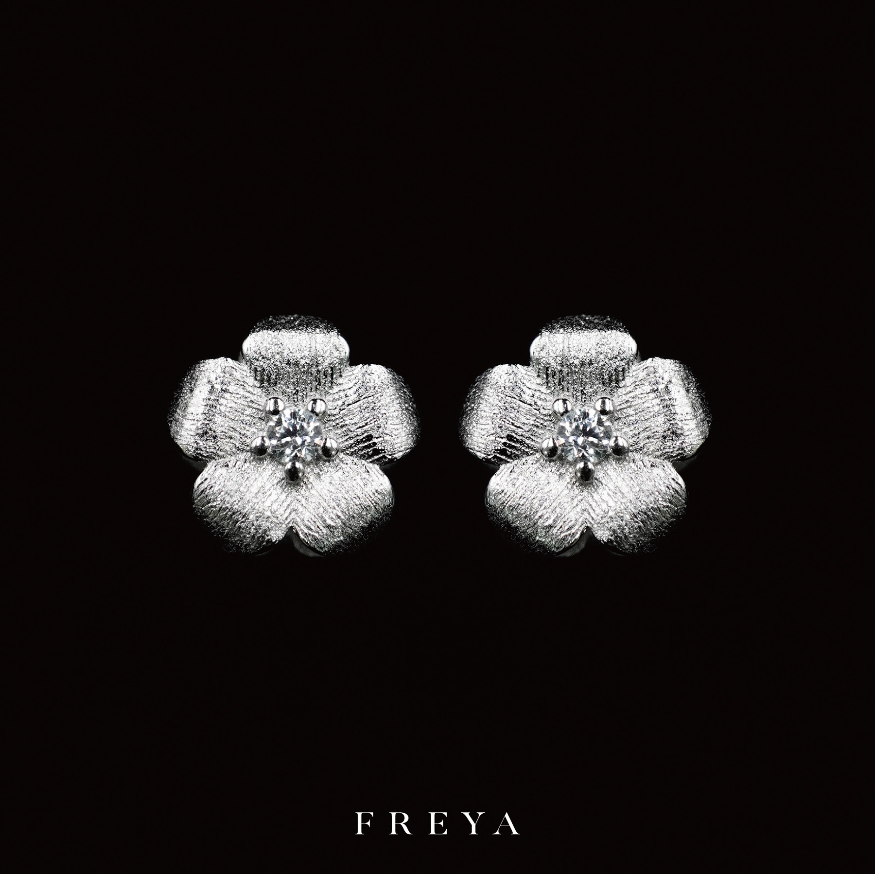 FREYA 茶花耳釘