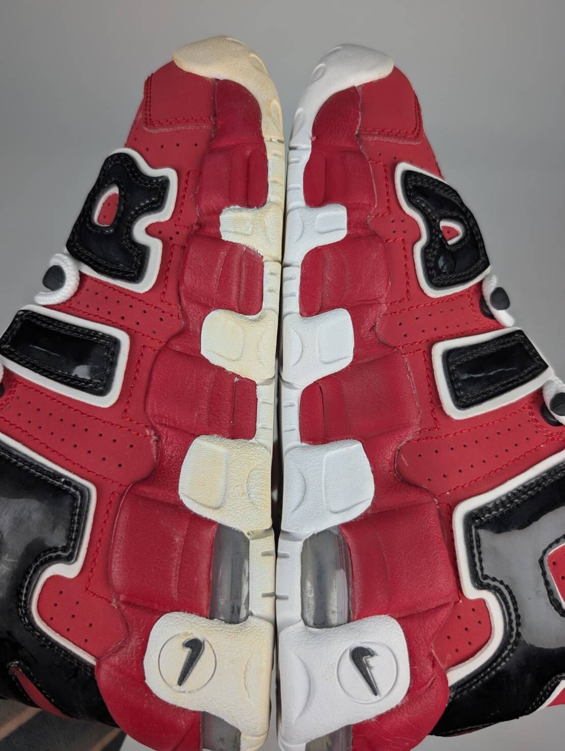 微瑕疵-左腳中底鞋底泛黃 415082-600 4.5Y Nike Air More Uptempo GS 紅黑 大AIR 大童