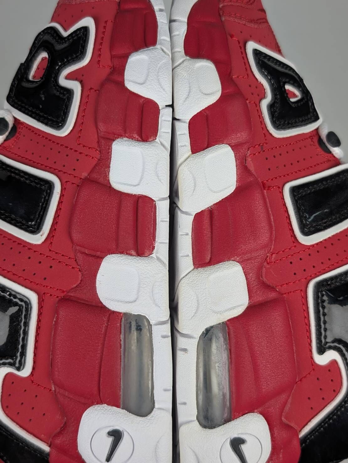 微瑕疵-左腳中底鞋底泛黃 415082-600 6Y Nike Air More Uptempo GS 紅黑 大AIR 大童