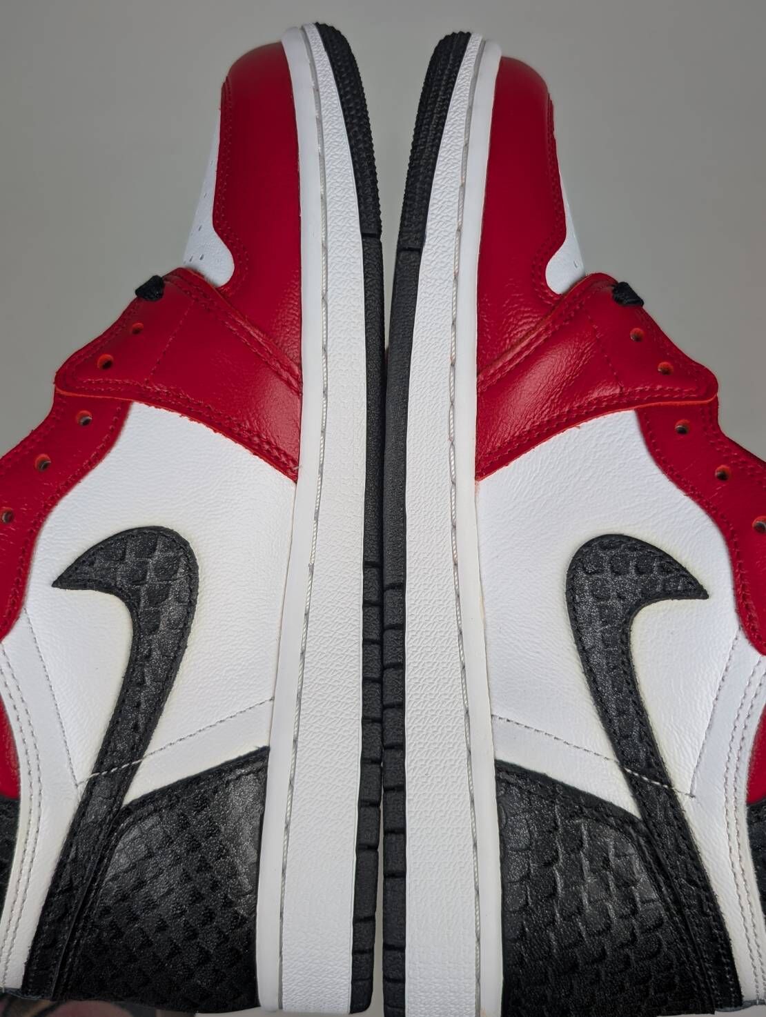 微瑕疵-左右腳內外側號跟微泛黃結晶體 CD0461-601 W7 WMNS Air Jordan 1 High OG ‘Satin Red’