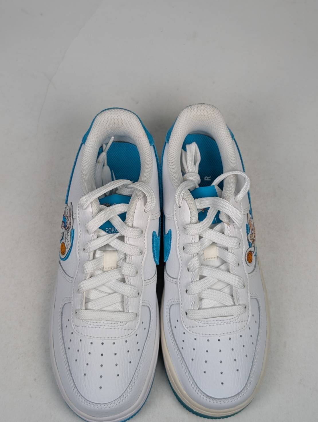 微瑕疵-左腳中底鞋底泛黃 DM3353-100 4.5Y NIKE AIR FORCE 1 GS 怪物奇兵 兔寶寶 兔巴哥 白藍 大童鞋