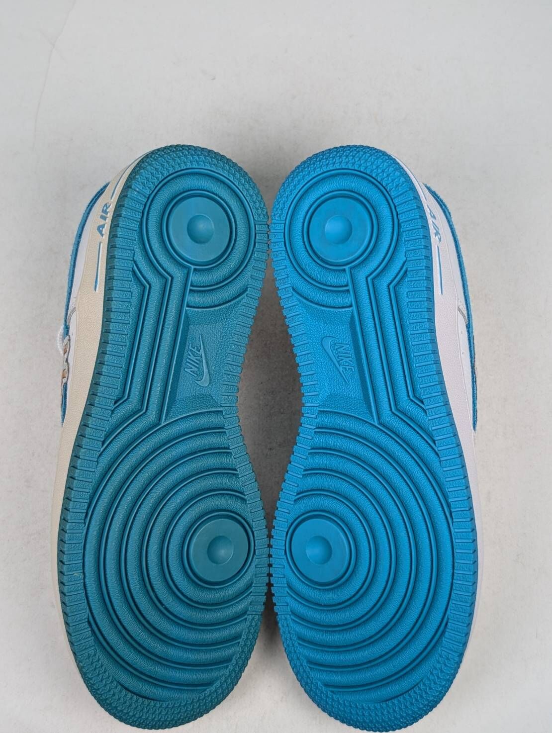 微瑕疵-左腳中底鞋底泛黃 DM3353-100 4.5Y NIKE AIR FORCE 1 GS 怪物奇兵 兔寶寶 兔巴哥 白藍 大童鞋