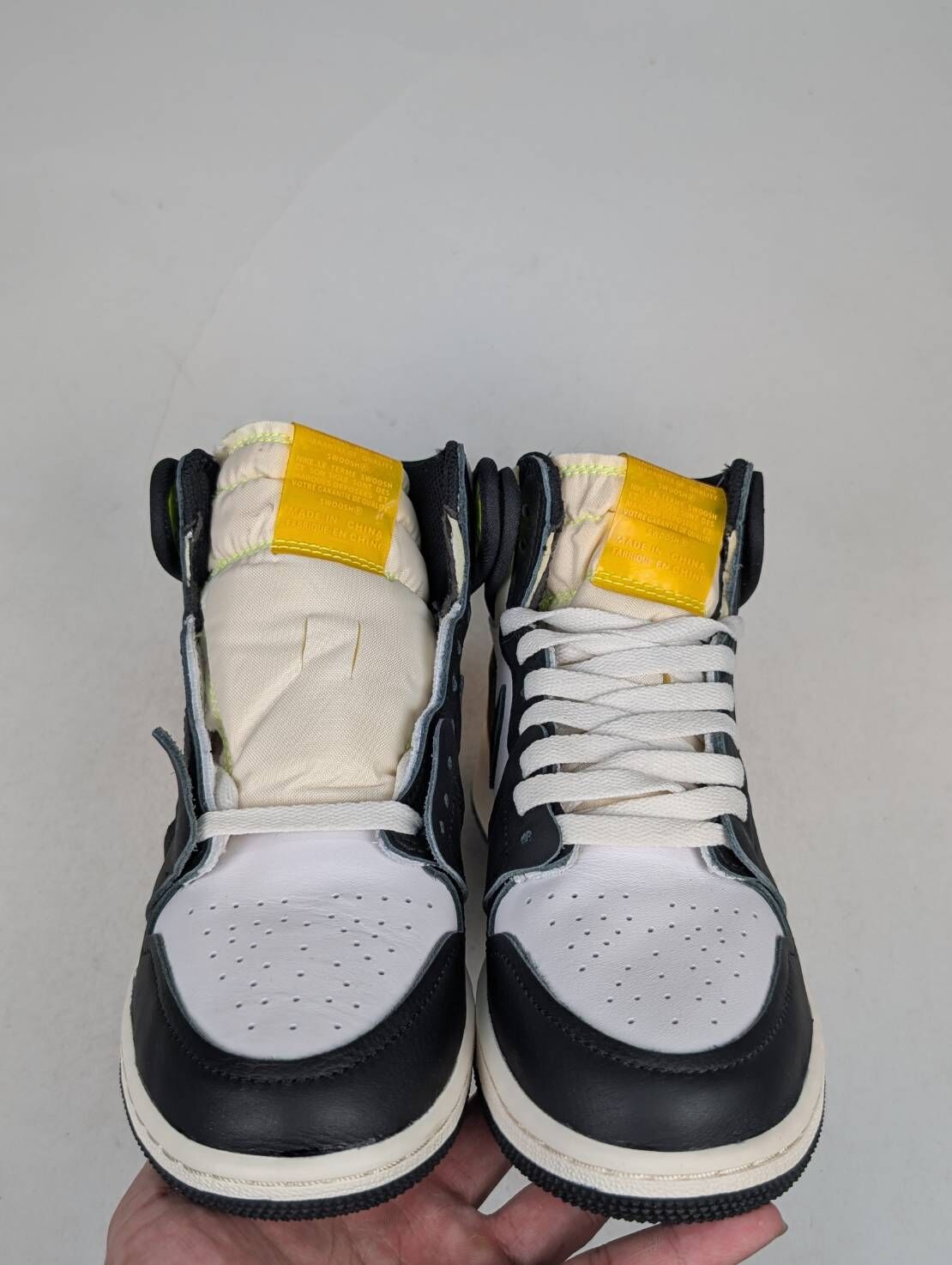 微瑕疵-左右腳中底泛黃鞋口色差 575441-118 4.5Y Air Jordan 1 Retro High OG GS 'Volt Gold' 大童鞋 黑黃橘