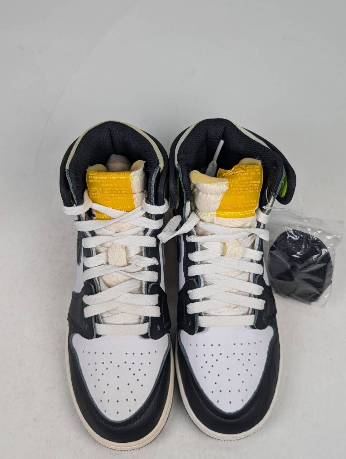 微瑕疵-左右腳中底泛黃 鞋口色差 575441-118 5Y Air Jordan 1 Retro High OG GS 'Volt Gold' 大童鞋 黑黃橘