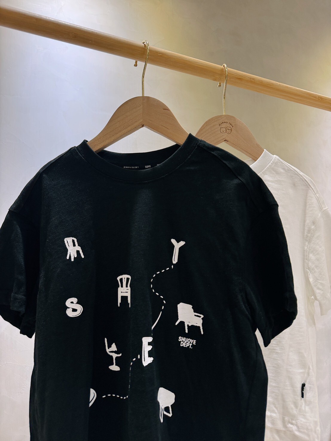 AA06登山家椅子字母上衣