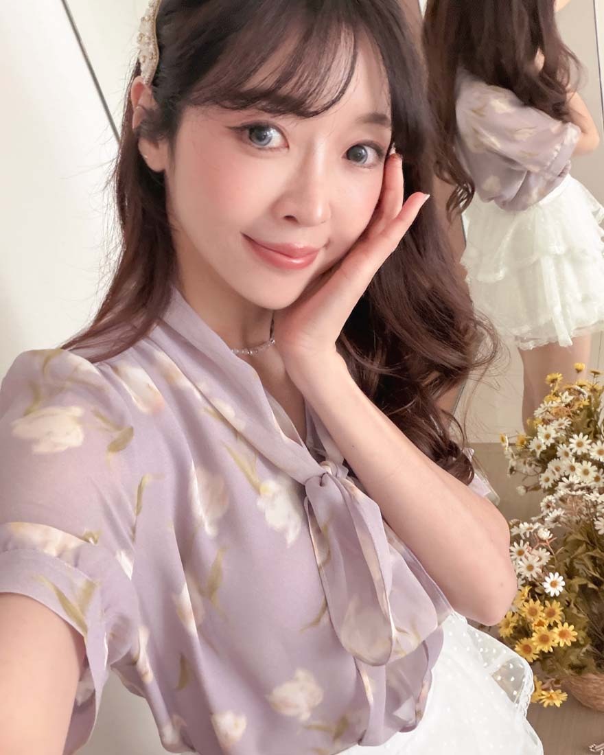 LINA LINA紫調花意滿版花卉綁結雪紡上衣-優雅紫