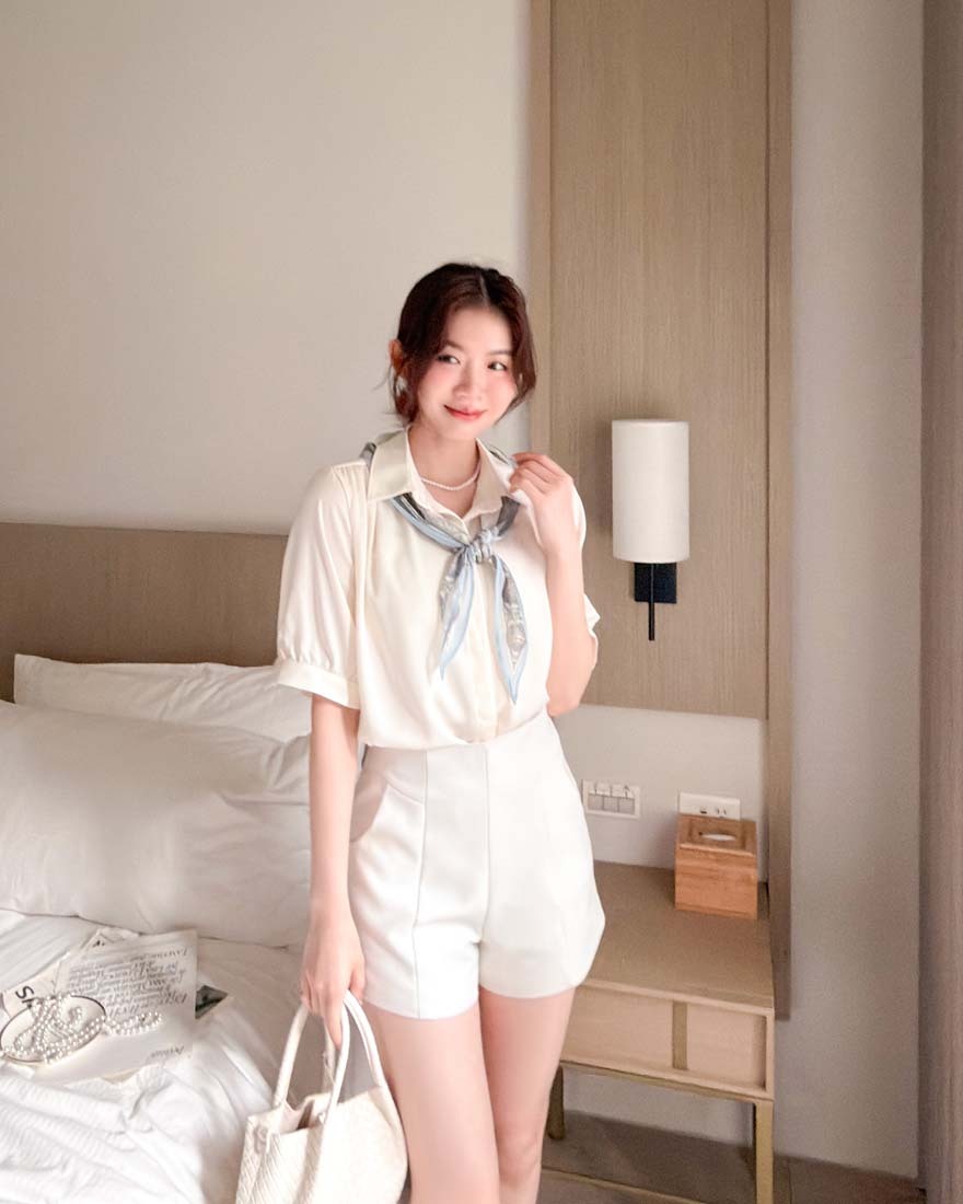 LINA LINA簡約時尚純色排釦上衣附領巾-杏X藍