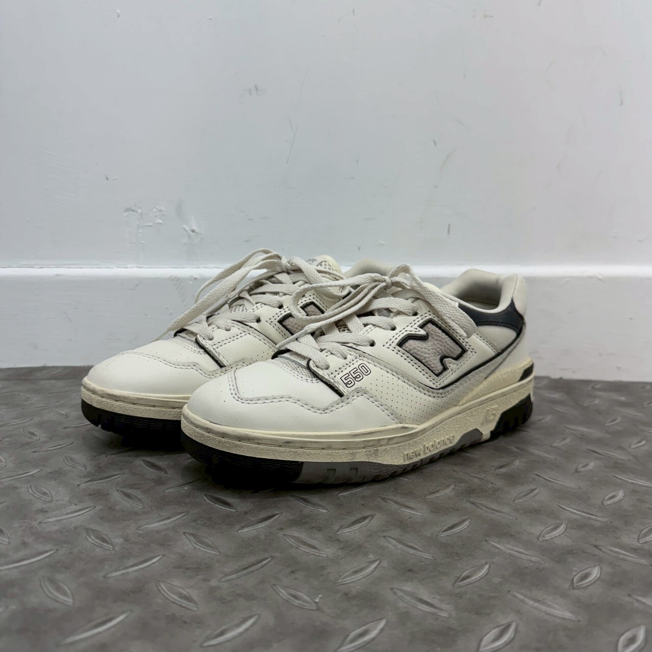 NEW BALANCE 550 CREAM BLACK BB550LWT SIZE 23.5CM