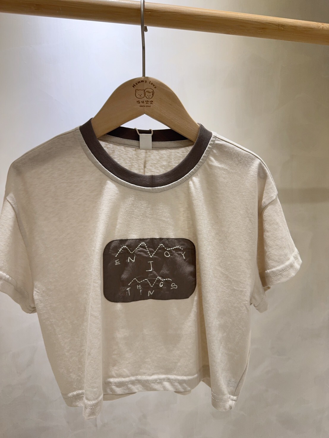 BA07 ENJOY貼布刺繡上衣